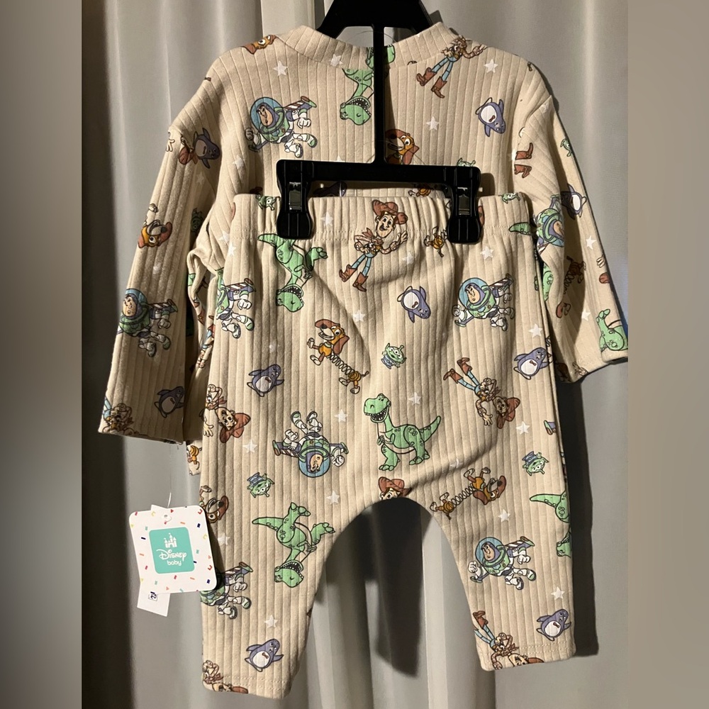 💚Disney Baby NWT💚 Toy Story long sleeve outfit with Woody and Buzz 6-9 months - Picture 6 of 6
